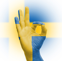 Bilden f&ouml;rest&auml;ller en hand som g&ouml;r OK-tecknet. Handen &auml;r innesluten i en svensk flagga i f&auml;rgerna gult och bl&aring;tt.